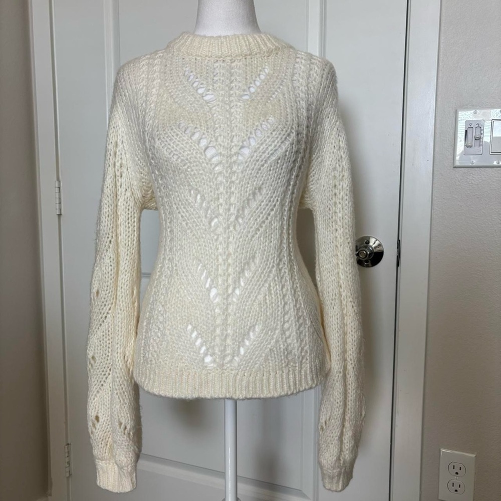 Abercrombie & Fitch Cream Knit Sweater with a Relaxed Fit & Bishop Sleeves M